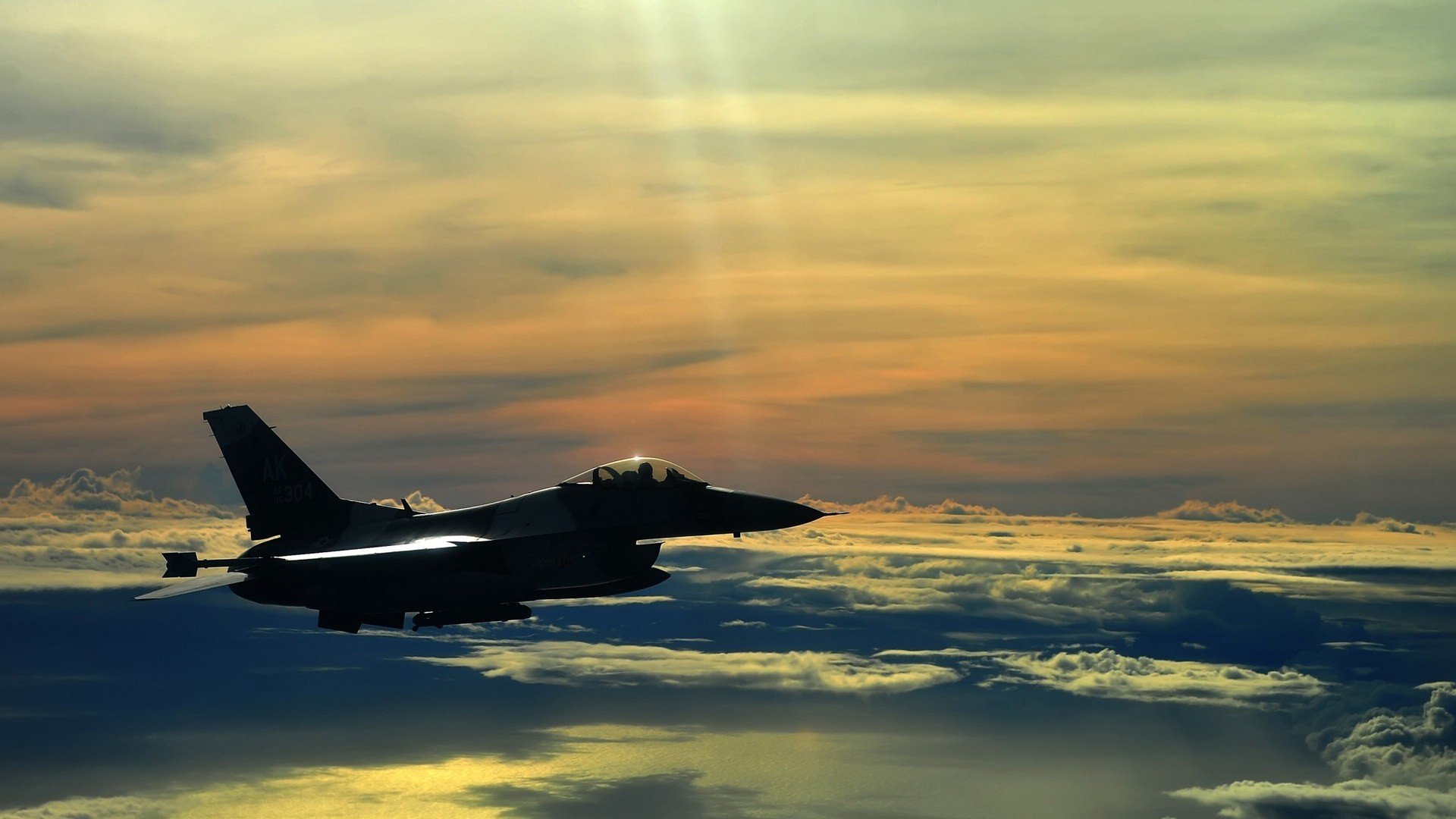 进攻三人组是否更倾向固定配合提升默契度,足球三人进攻配合视频