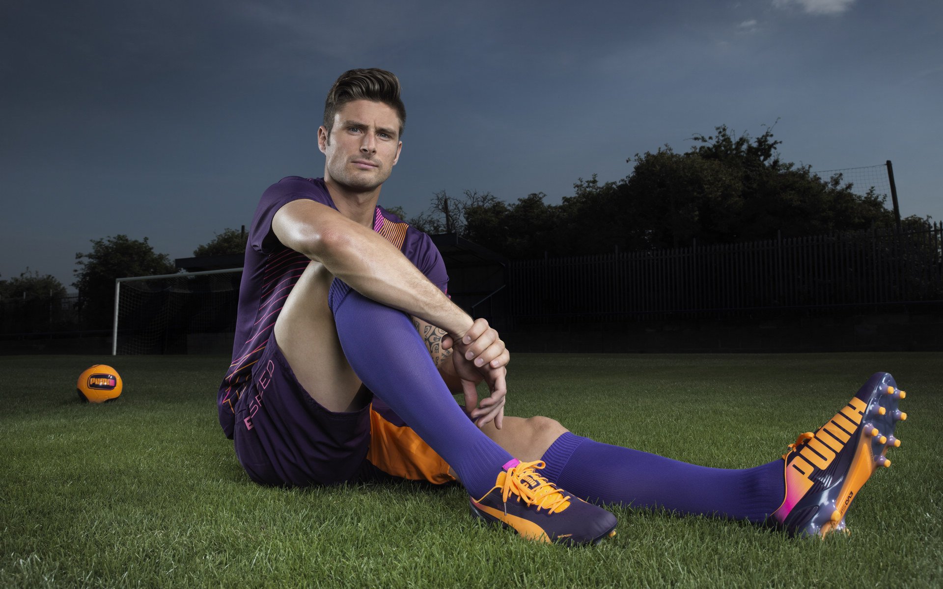 世界职业摔跤WWE摔角狂热 主赛“罗曼·雷恩斯”成功卫冕环球冠军